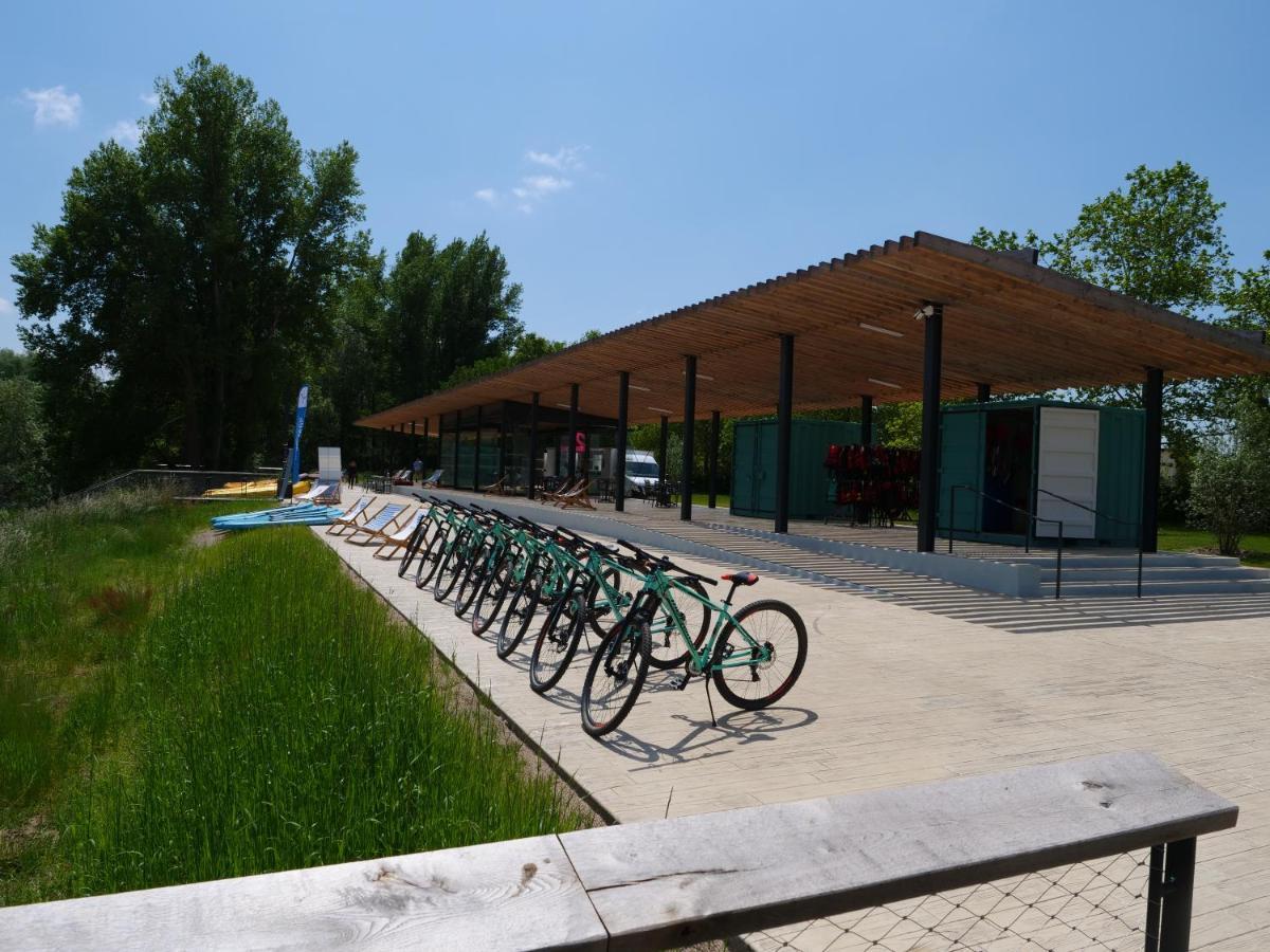 Tente Lodge Pour 5 Personnes En Bordure De La Riviere Allier Au Sein D'Un Petit Camping Saint-Yorre Екстериор снимка