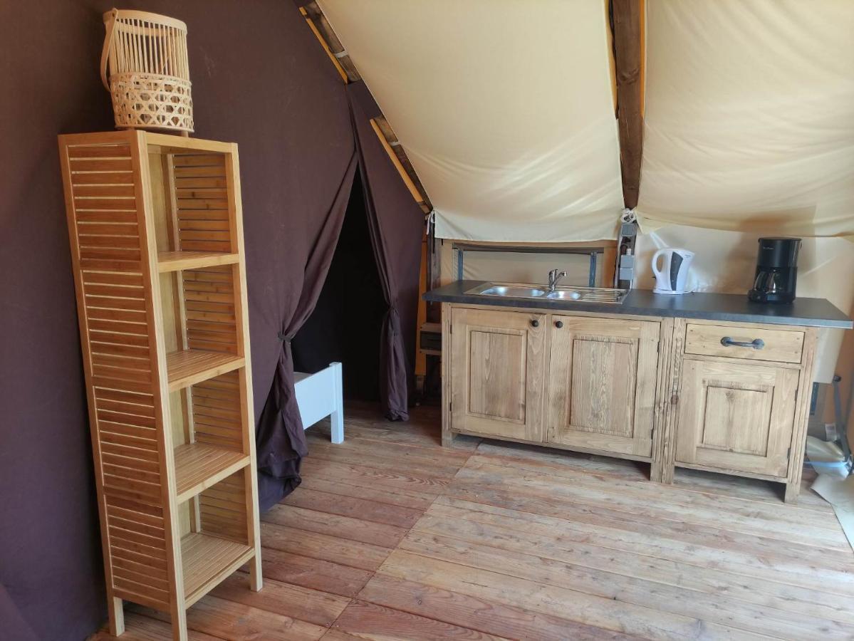 Tente Lodge Pour 5 Personnes En Bordure De La Riviere Allier Au Sein D'Un Petit Camping Saint-Yorre Екстериор снимка